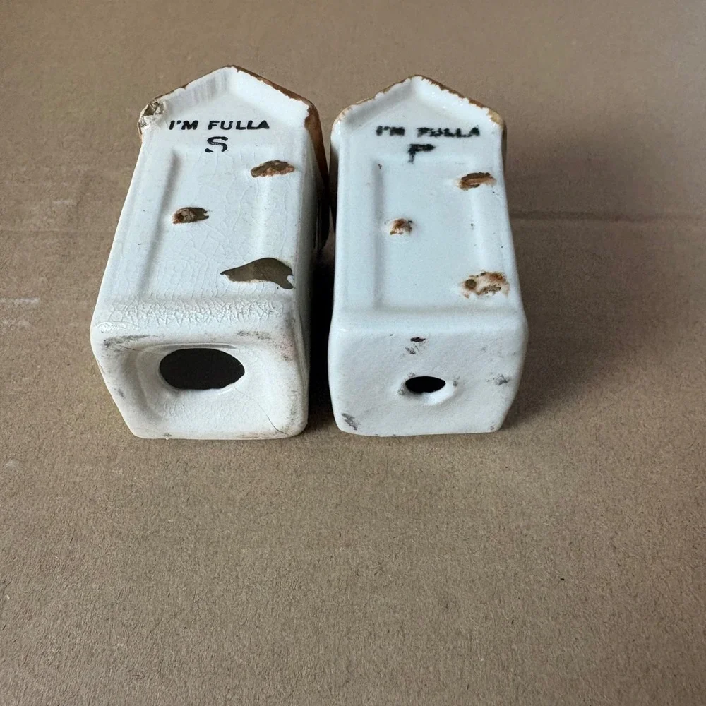 Vintage Ceramic Salt and Pepper‎ Shaker Set Outhouses 